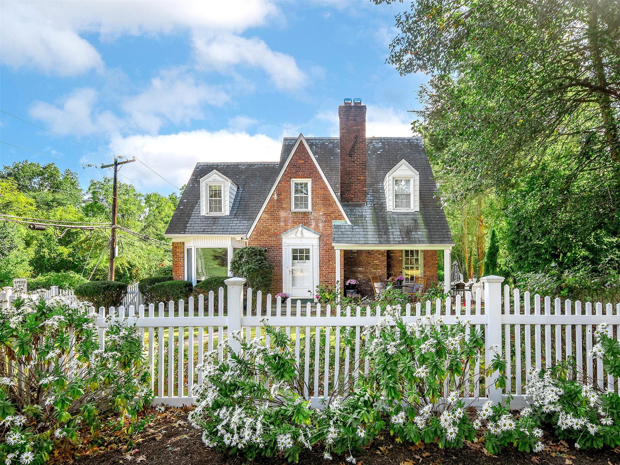 72 Dosoris Way, Glen Cove, New York image 1