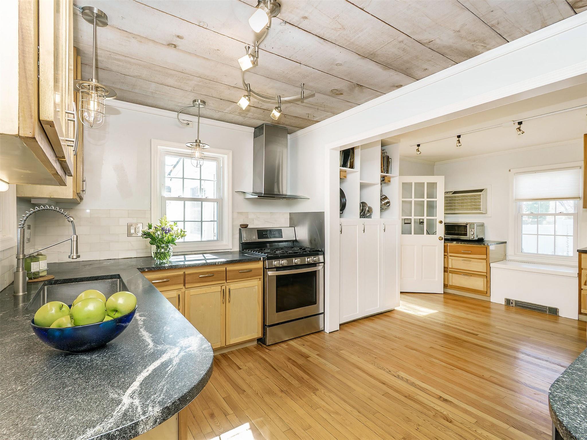 72 Dosoris Way, Glen Cove, New York image 13
