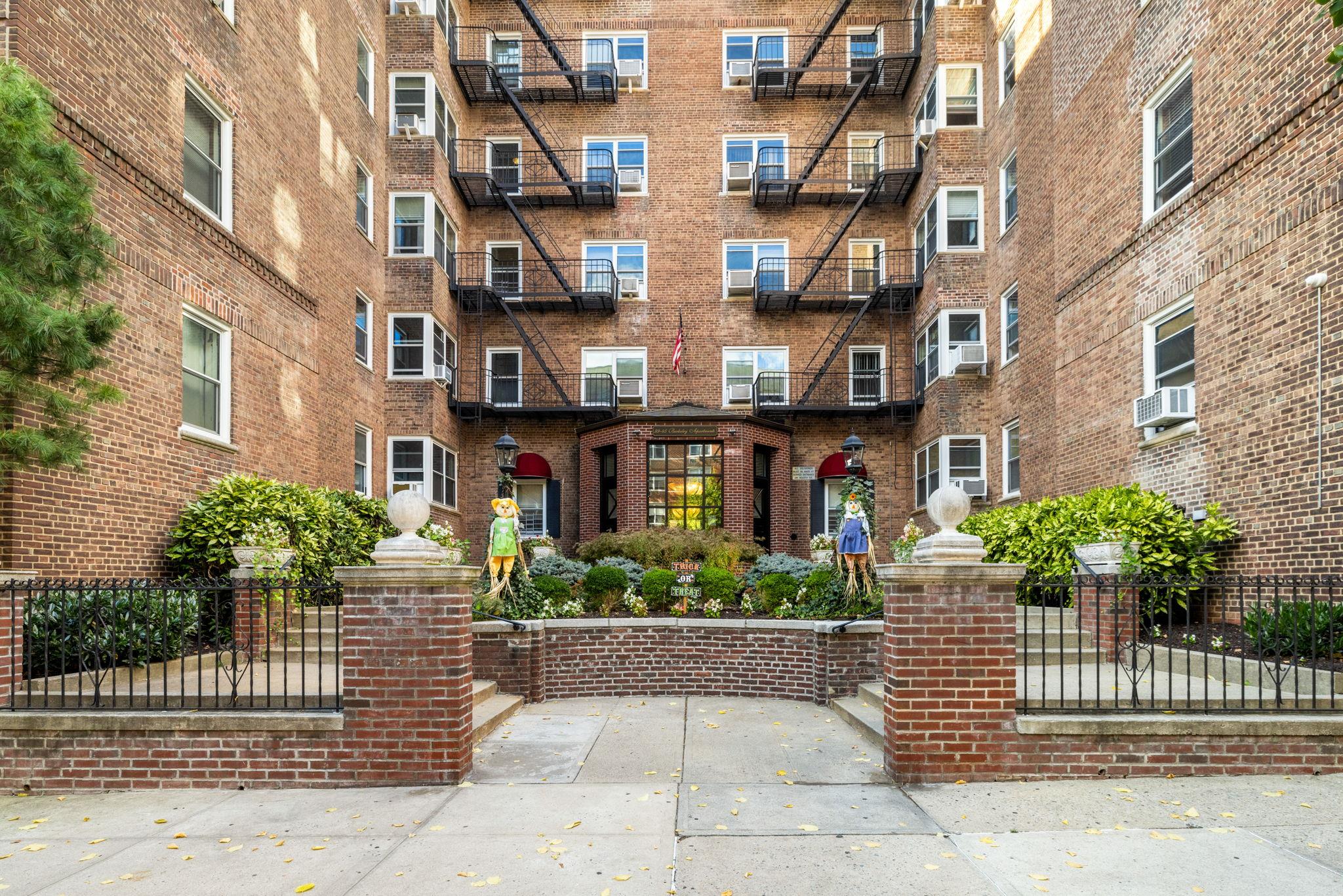 99-45 67 Road #308, Forest Hills, New York image 1