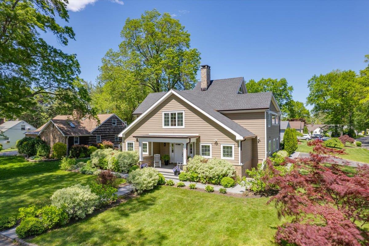 4 Clover Place, New Rochelle, New York image 1