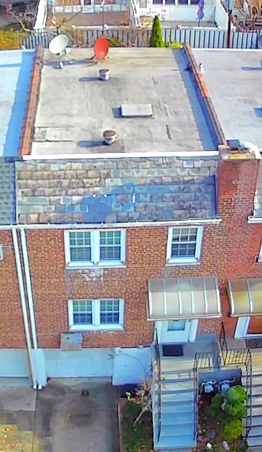 197th Street, Fresh Meadows, Queens, NY - 3 Bedrooms  
2 Bathrooms  
10 Rooms - 