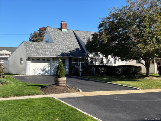2149 SALISBURY PARK DR, WESTBURY, NY 11590 - Image e35ca072dfdc3cfbe61c4548cefaad54/68440911