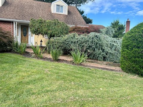 24 Grover Lane East Northport NY 11731