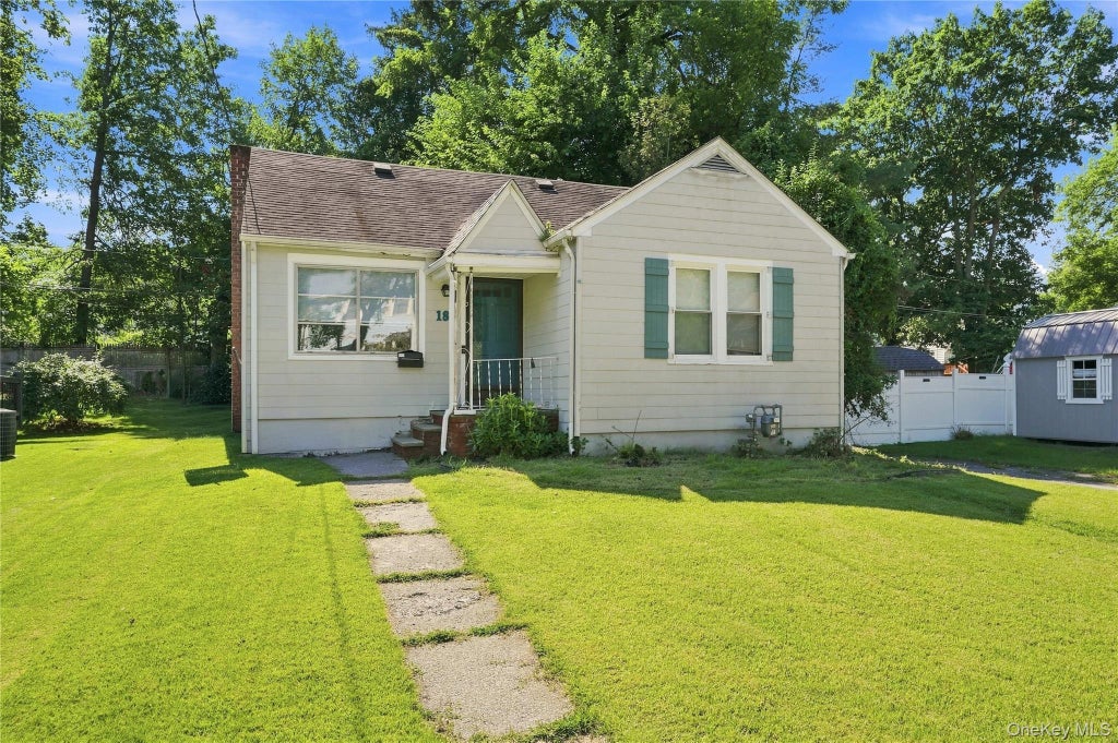 Photo of 18 Underhill Avenue, Poughkeepsie, NY 12601 (MLS # 1049141)