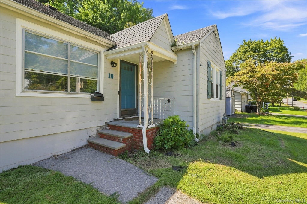 Photo of 18 Underhill Avenue, Poughkeepsie, NY 12601 (MLS # 1049141)