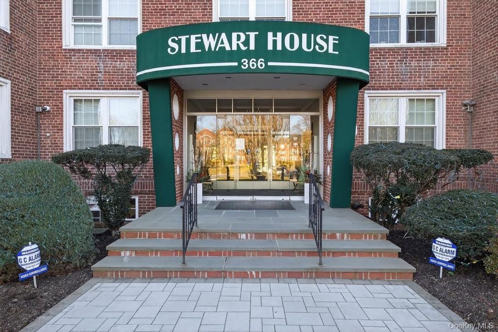 Photo of 366 Stewart Avenue #B10, Garden City, NY 11530 (MLS # 953472)