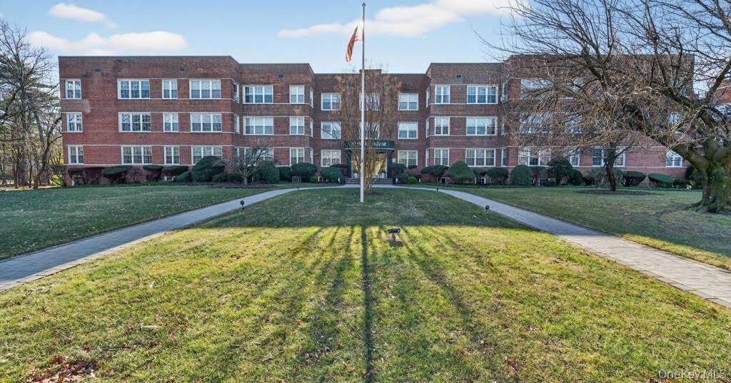 Photo of 366 Stewart Avenue #B10, Garden City, NY 11530 (MLS # 953472)