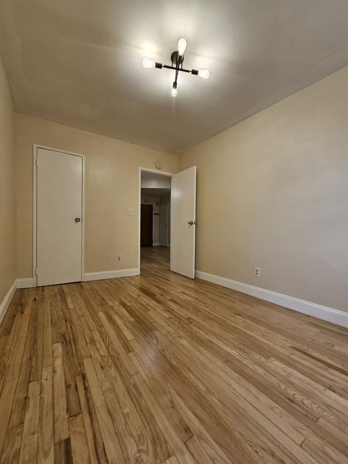 131 S 14th Avenue 1