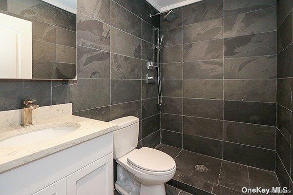 Roslyn, New York 11576, United States, 2 Bedrooms Bedrooms, ,2 BathroomsBathrooms,Residential,Active,250440