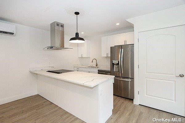 Roslyn, New York 11576, United States, 2 Bedrooms Bedrooms, ,2 BathroomsBathrooms,Residential,Active,250440