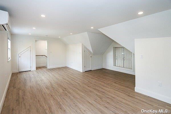 Roslyn, New York 11576, United States, 2 Bedrooms Bedrooms, ,2 BathroomsBathrooms,Residential,Active,250440
