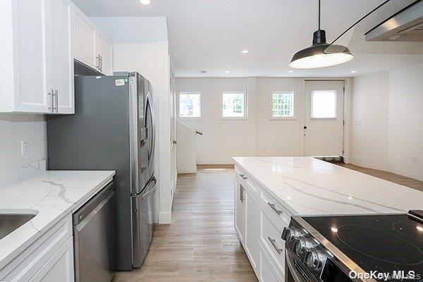 Roslyn, New York 11576, United States, 2 Bedrooms Bedrooms, ,2 BathroomsBathrooms,Residential,Active,250440