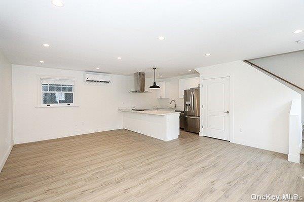 Roslyn, New York 11576, United States, 2 Bedrooms Bedrooms, ,2 BathroomsBathrooms,Residential,Active,250440