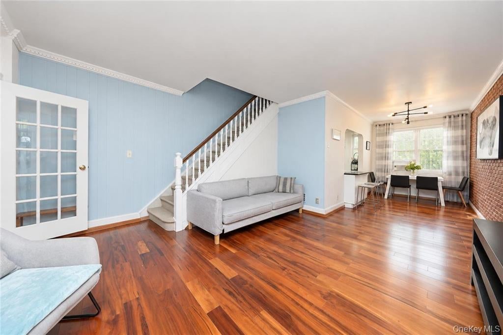 2454 E 18th Street
