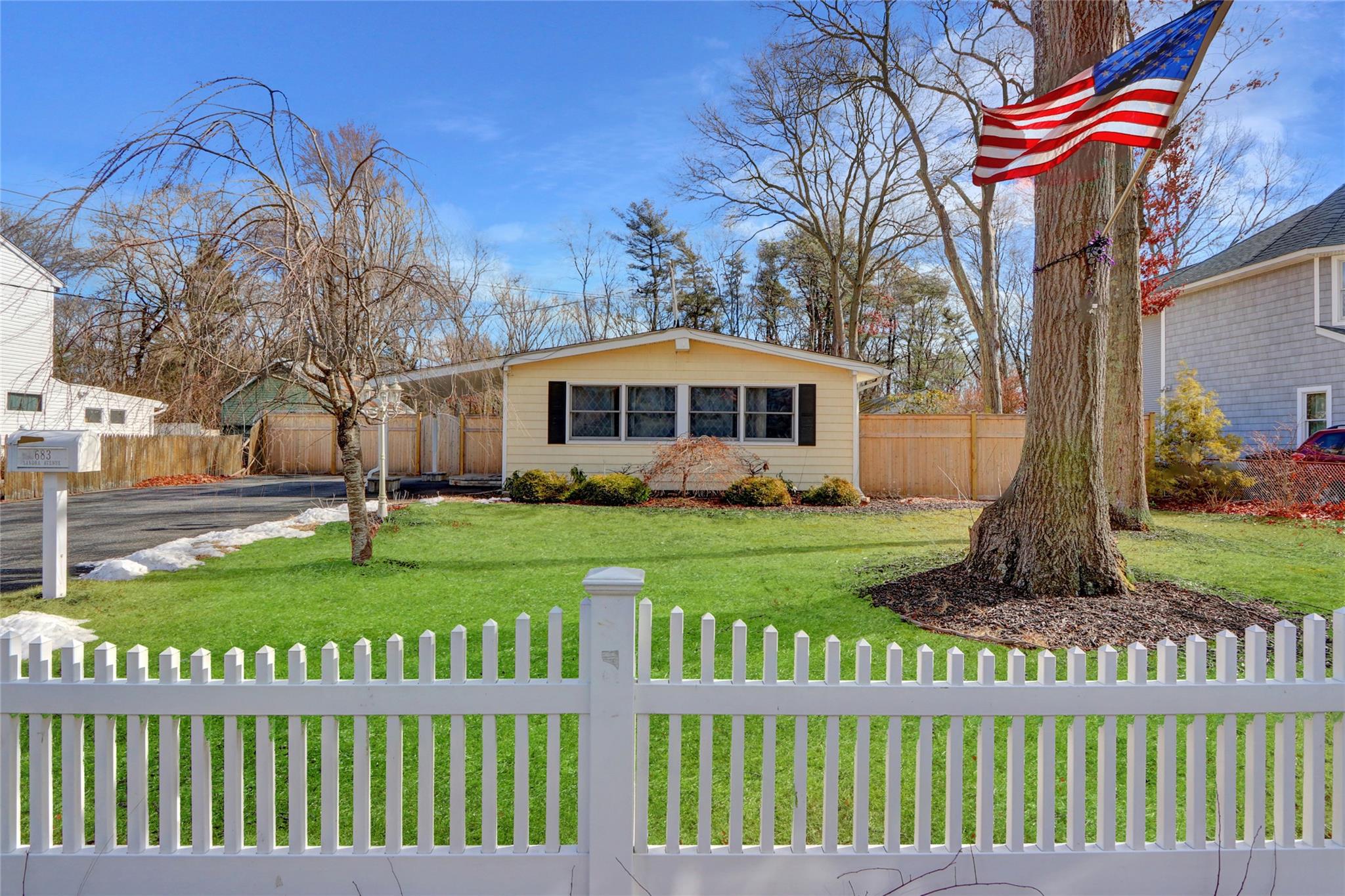 683 Sandra Avenue, West Islip, New York image 2