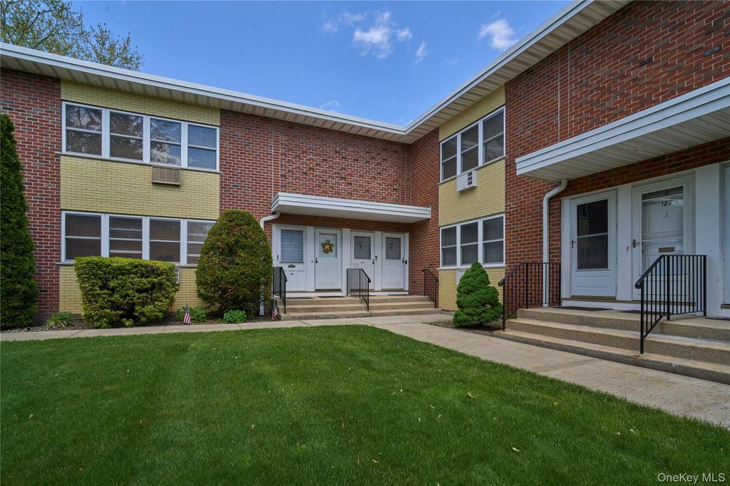 Photo of 183 Farber Drive #183, West Babylon, NY 11704 (MLS # 1000824)