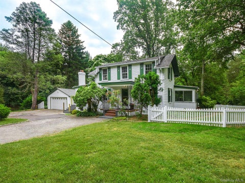 Homes For Rent - 23 Pinetree Lane<br/> Old Westbury, NY 11568