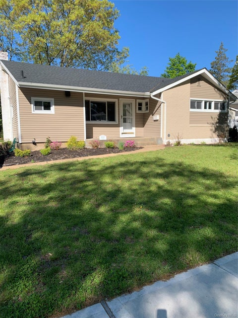 Homes For Rent - 402 Leslie Lane<br/> Uniondale, NY 11553