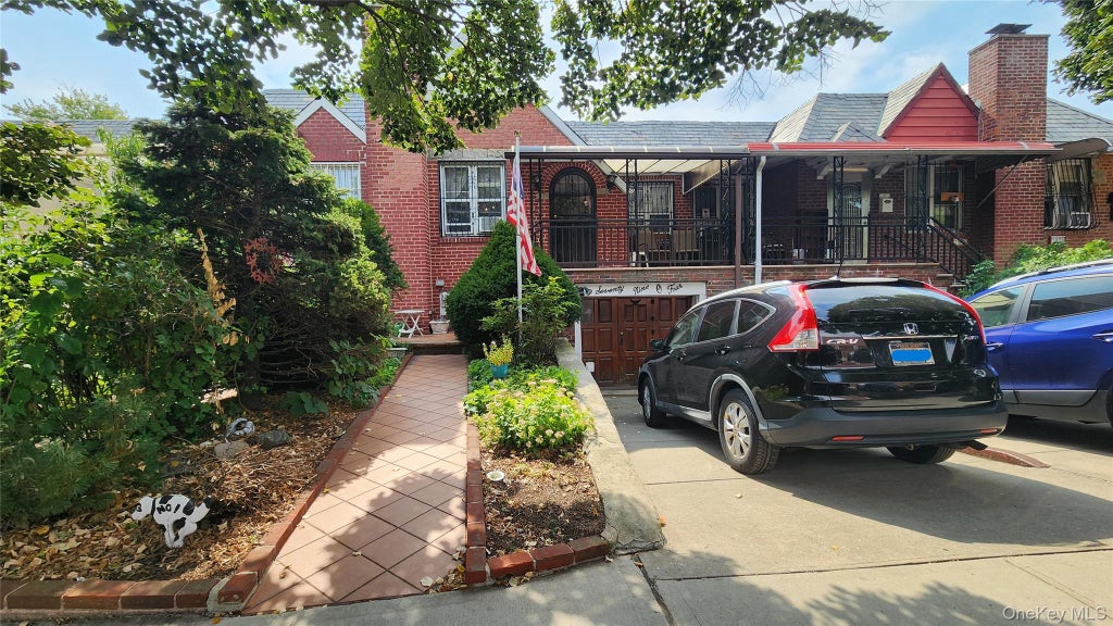 Photo of 79-04 Kneeland Ave Ave, Elmhurst, NY 11373 (MLS # 1052498)