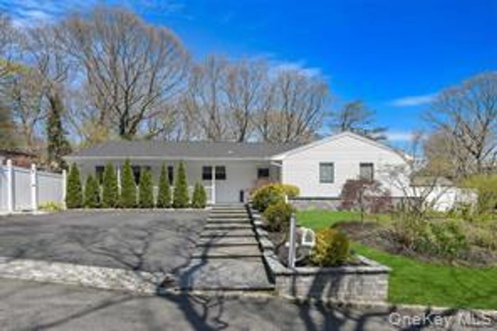 Photo of 3 Aron Street, Smithtown, NY 11787 (MLS # 957481)