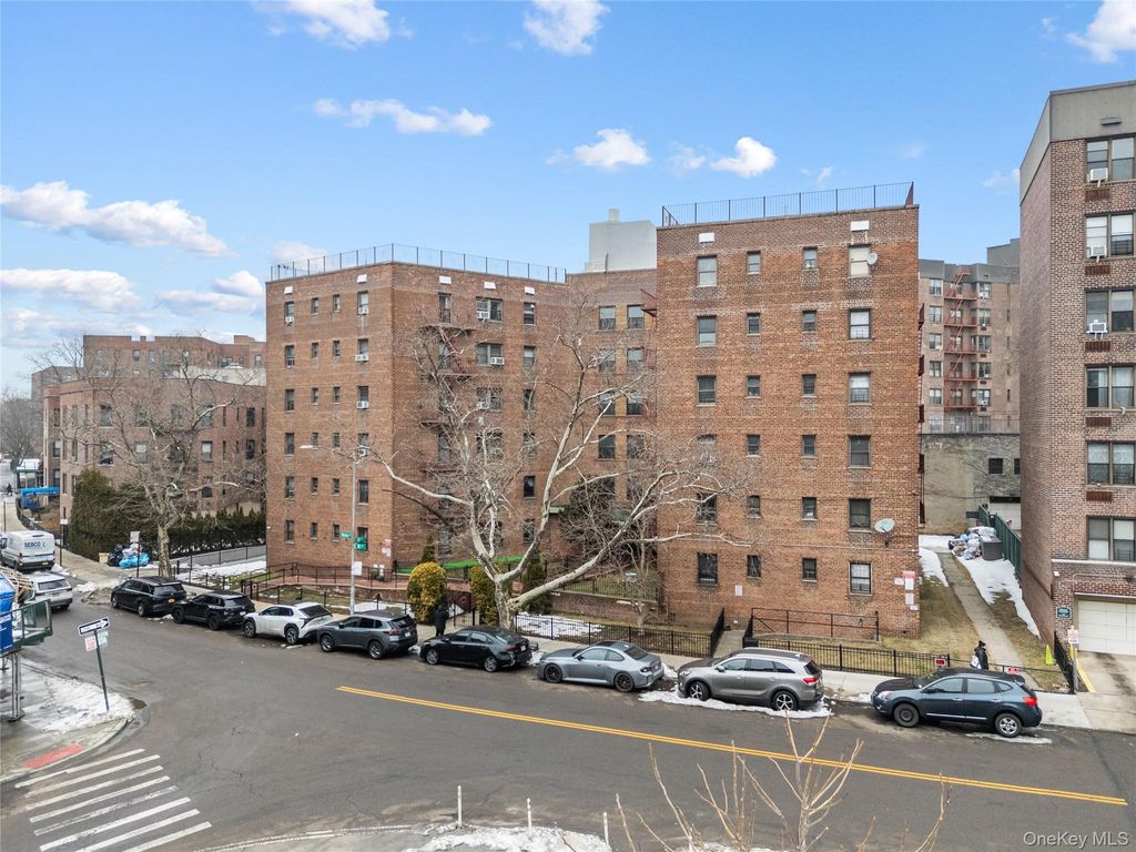 Photo of 139-05 85th Drive #4B, Briarwood, NY 11435 (MLS # 969377)