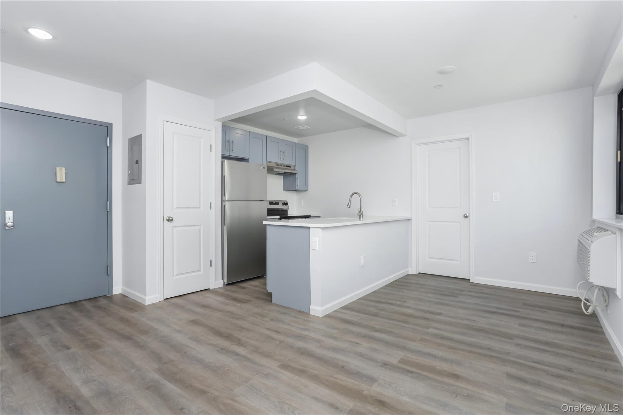 1081 Anderson
