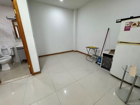 Apartment For Rent - 3799 E Tremont Avenue #FL2<br/> Bronx, NY 10465