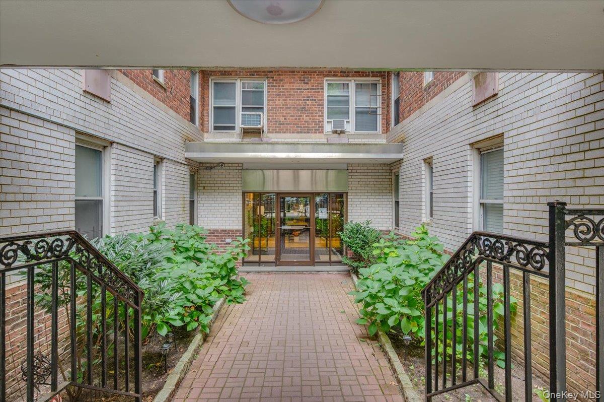 4320 Van Cortlandt Park East 4C