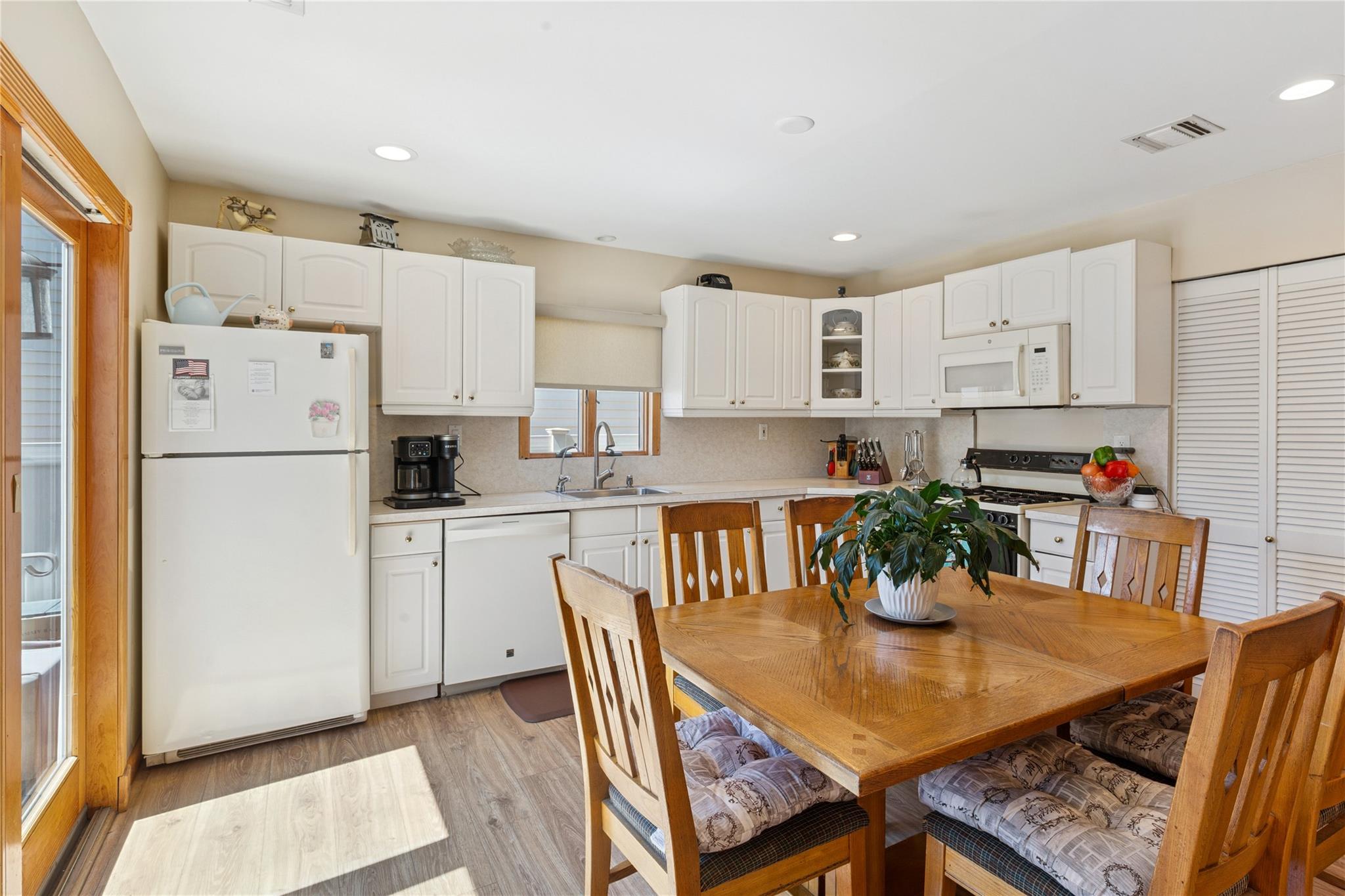 183 N Greene Avenue, Lindenhurst, New York image 11