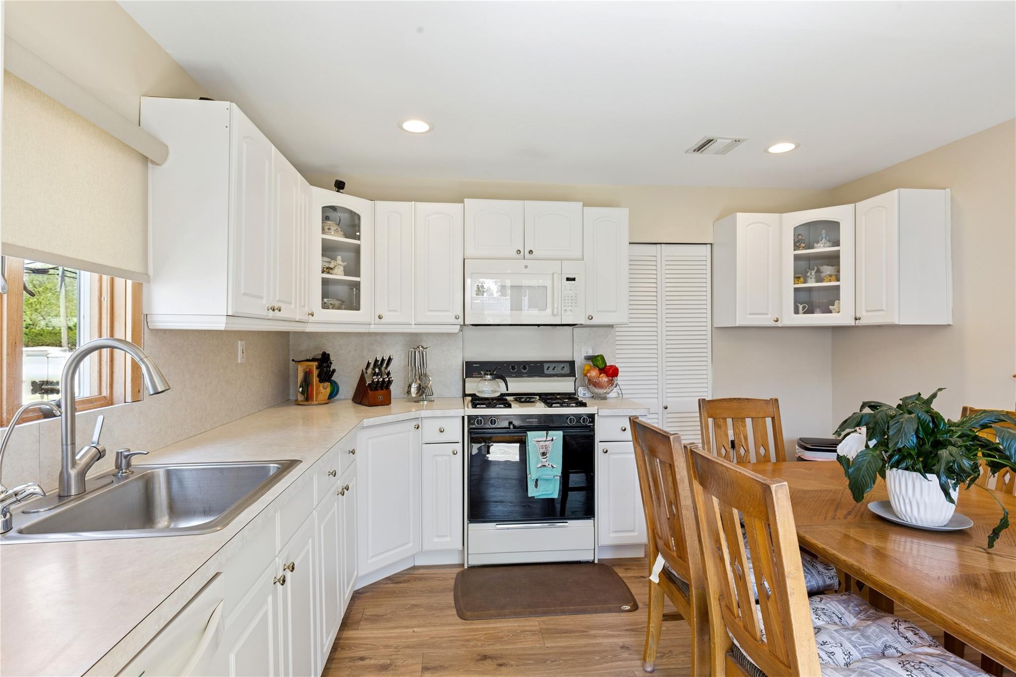 183 N Greene Avenue, Lindenhurst, New York image 10