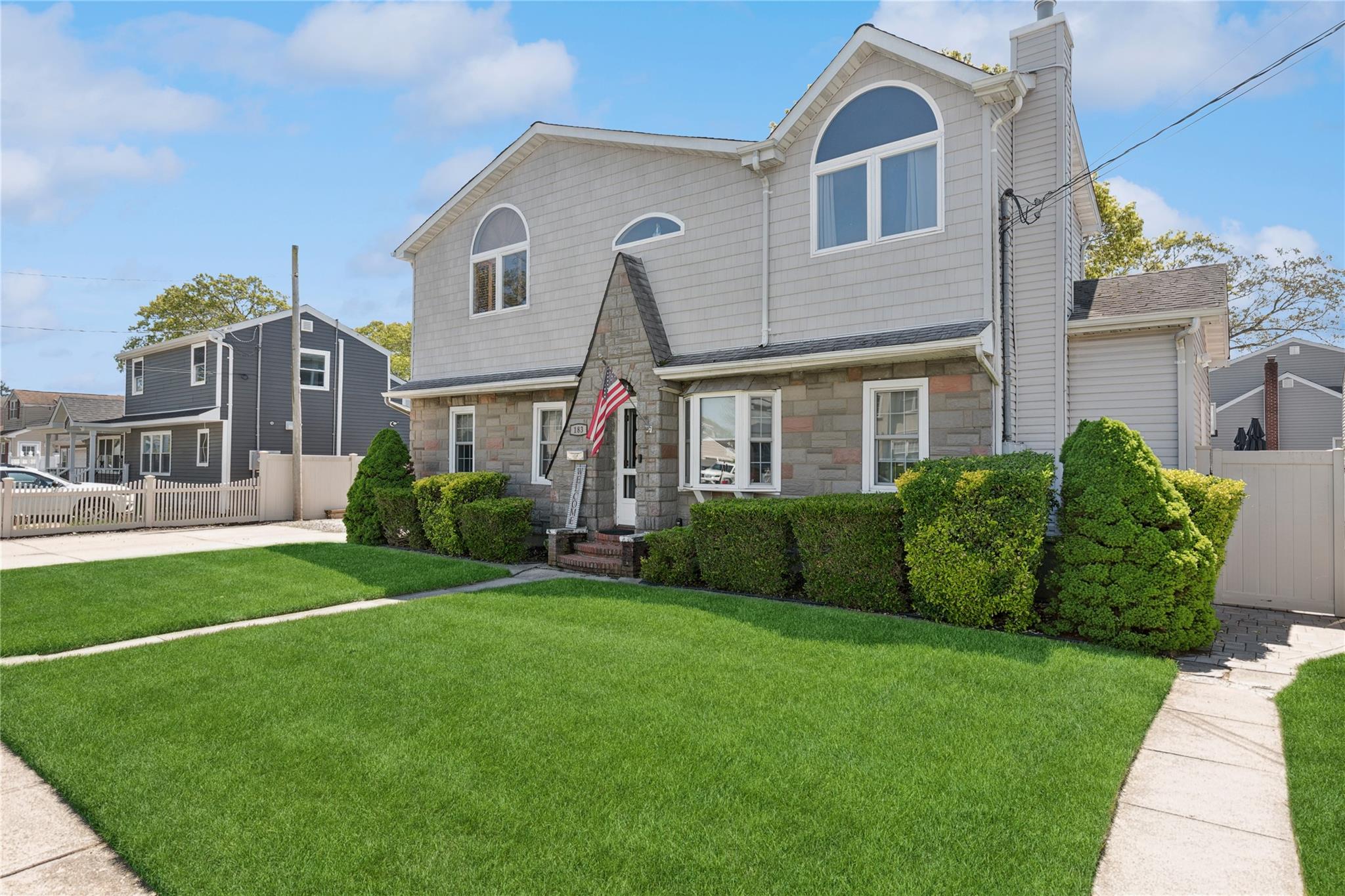 183 N Greene Avenue, Lindenhurst, New York image 2