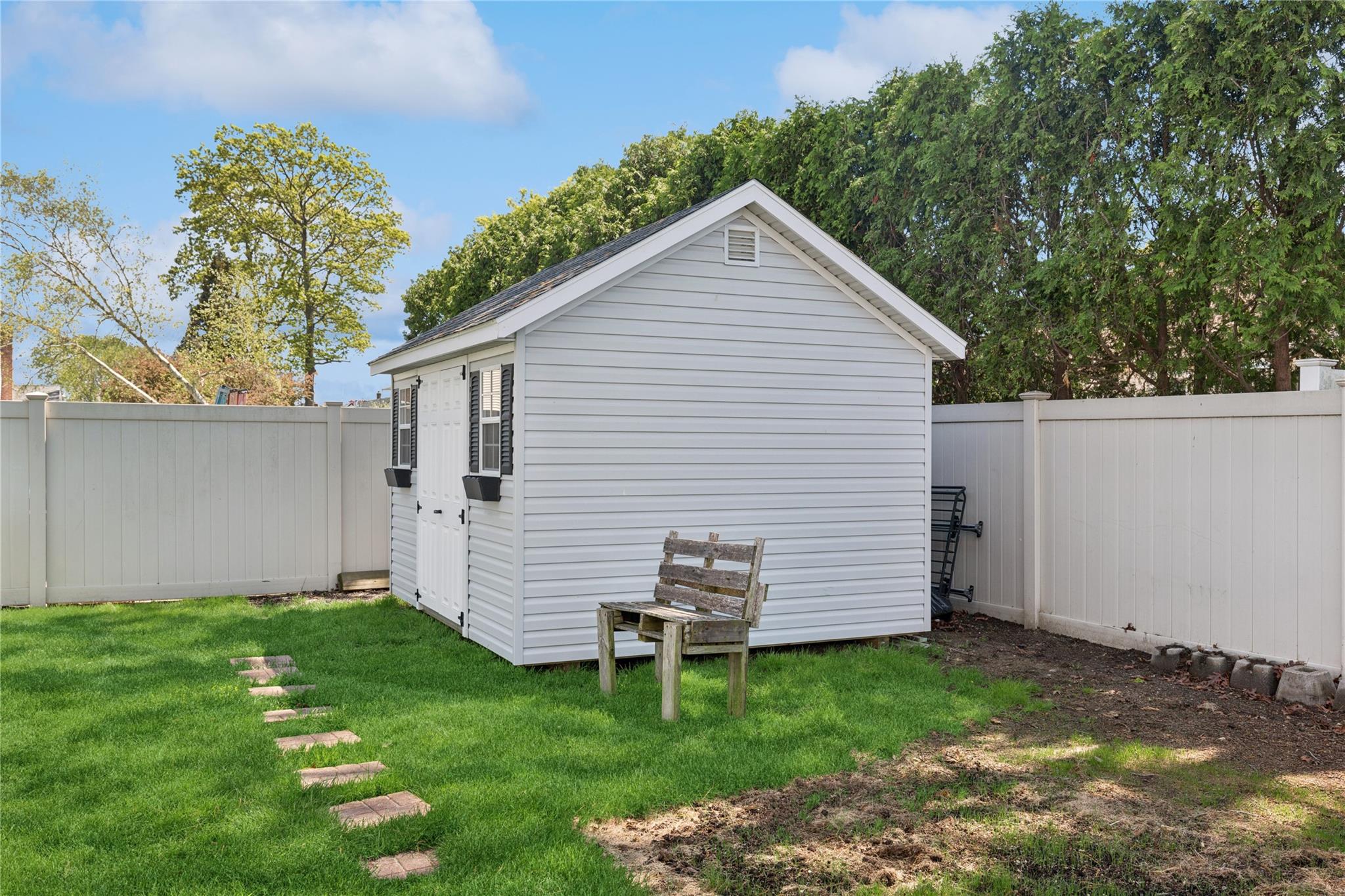 183 N Greene Avenue, Lindenhurst, New York image 36