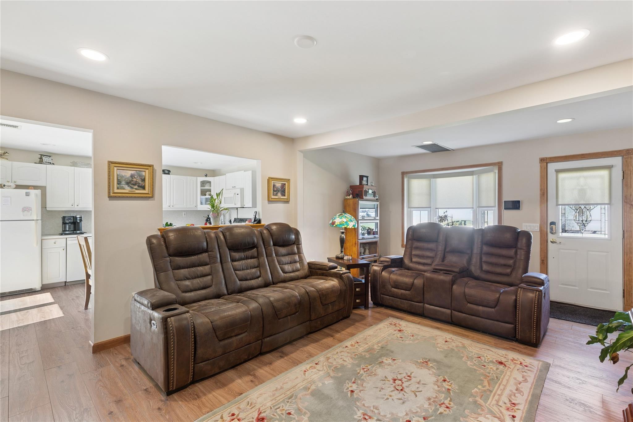 183 N Greene Avenue, Lindenhurst, New York image 5