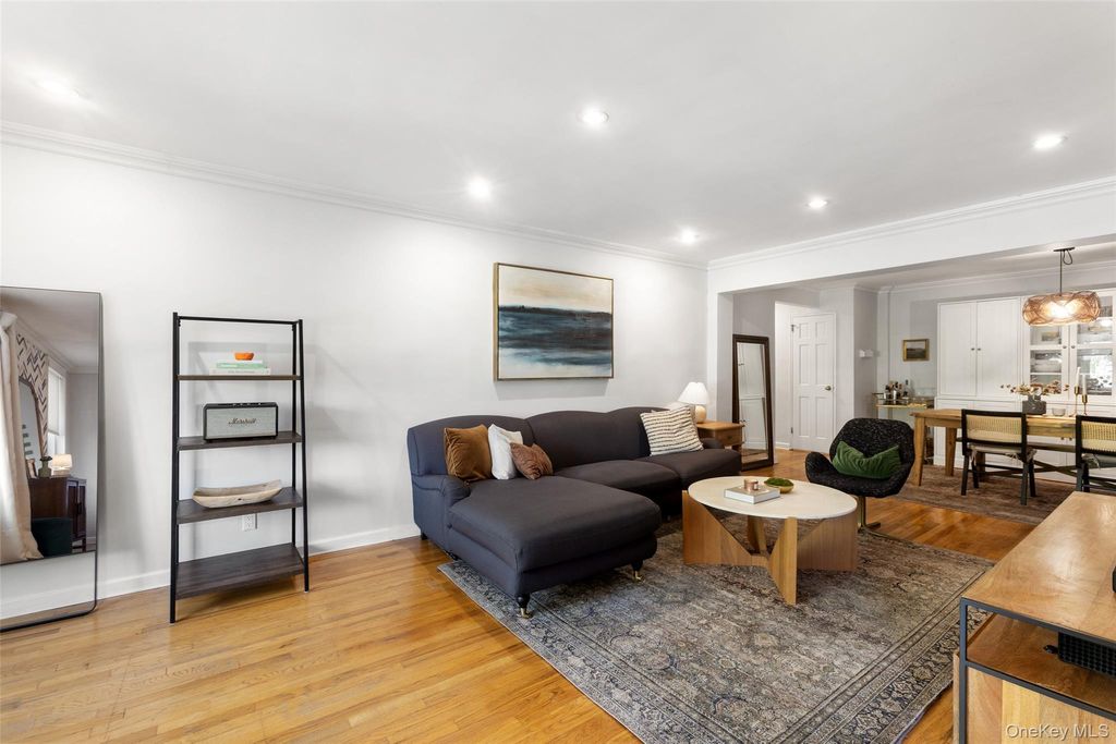 Photo of 110 Dehaven Drive #216, Yonkers, NY 10703 (MLS # 994072)