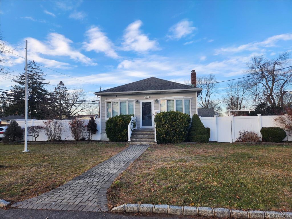 Photo of 1504 3rd Street, West Babylon, NY 11704 (MLS # 941834)