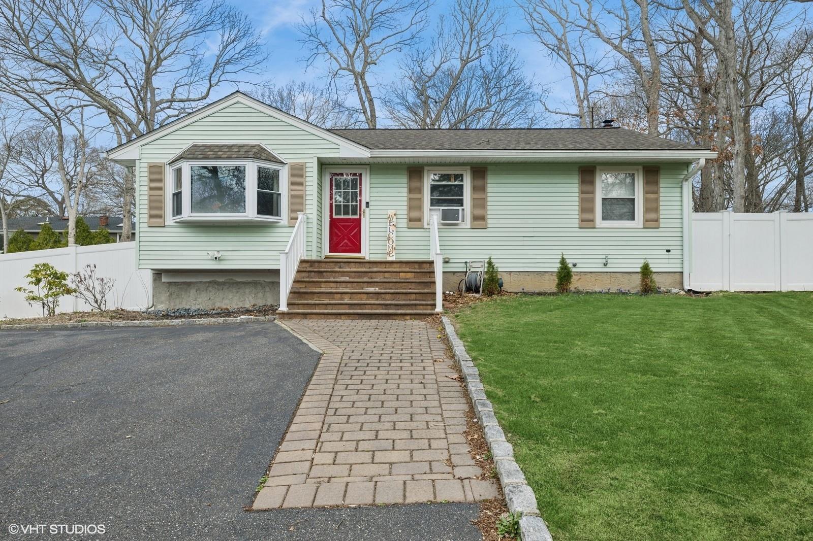 21 Garden Street, Centereach, New York image 35