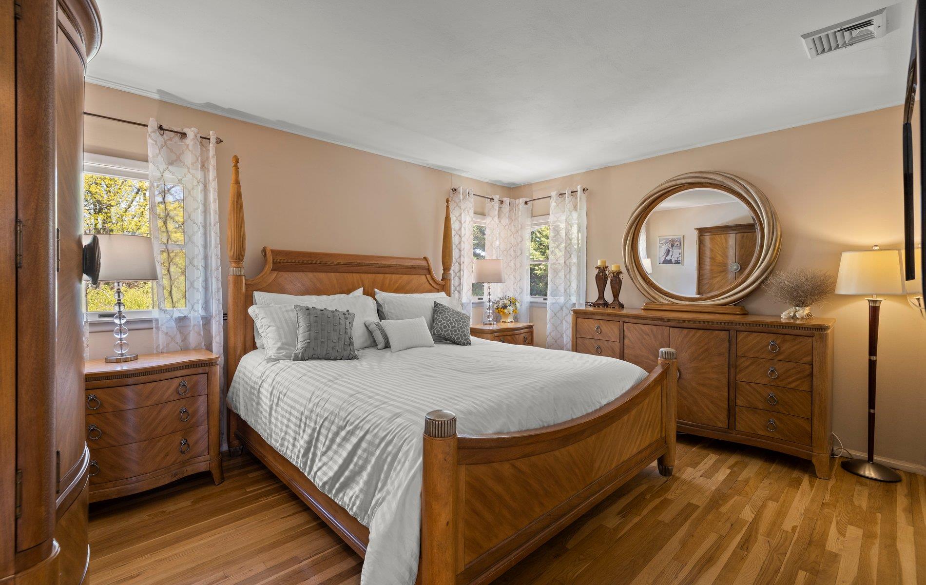 27 Bea Avenue, East Northport, New York image 11