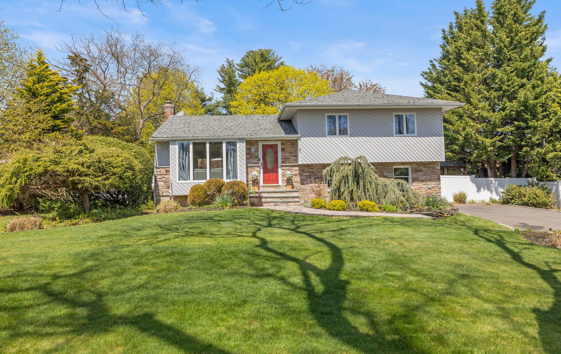 27 Bea Avenue, East Northport, New York image 1