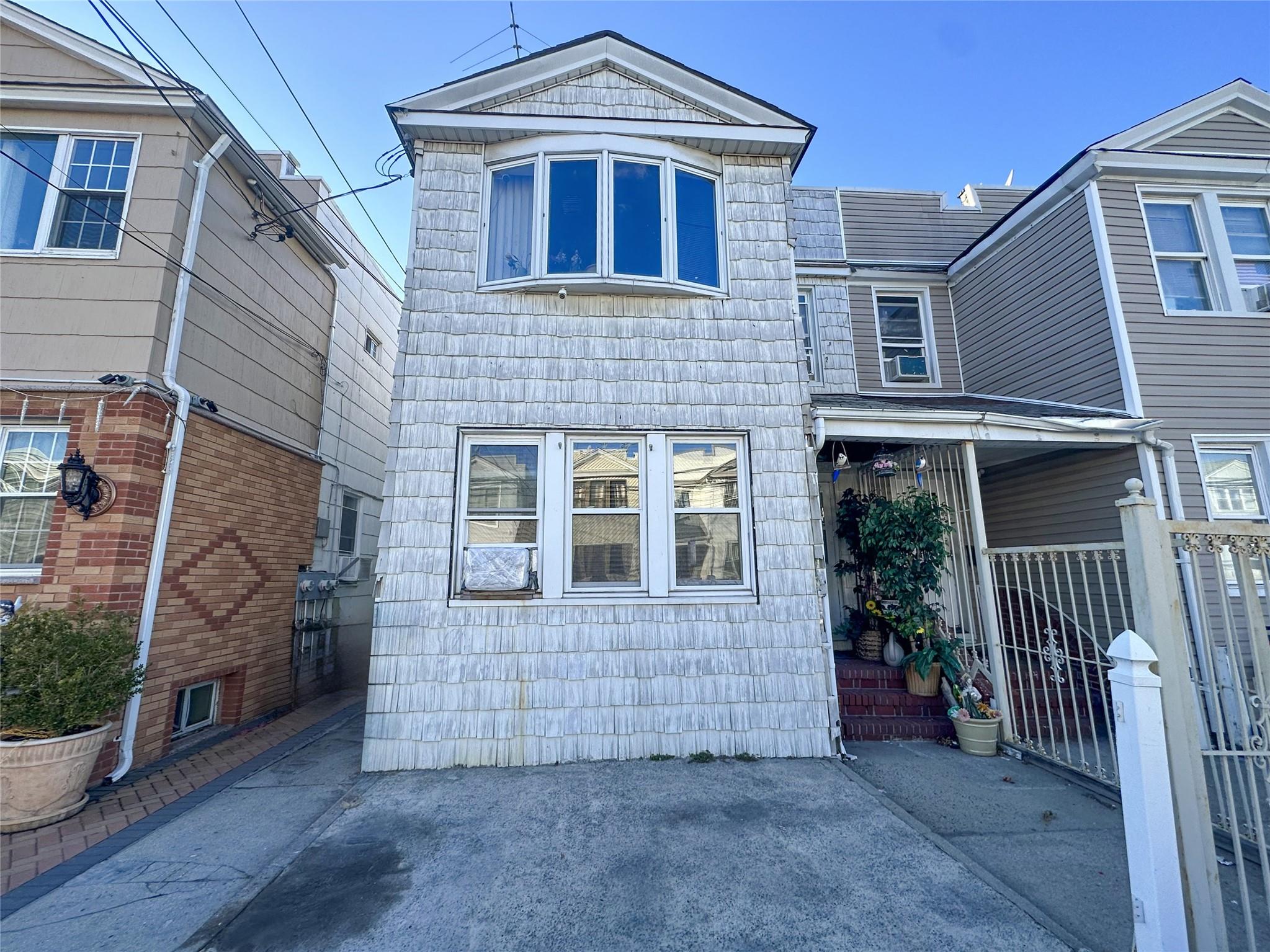 106th St St, Ozone Park, Queens, NY - 4 Bedrooms  
2 Bathrooms - 
