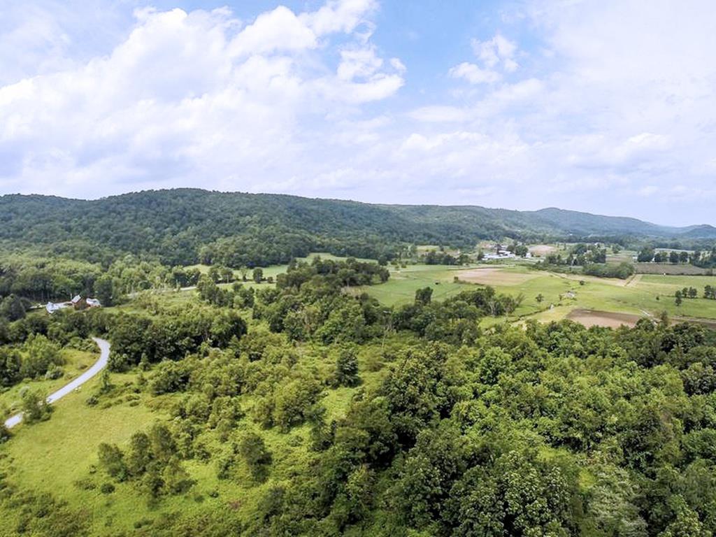 22 Valley View Farms Road, Pawling, New York image 1