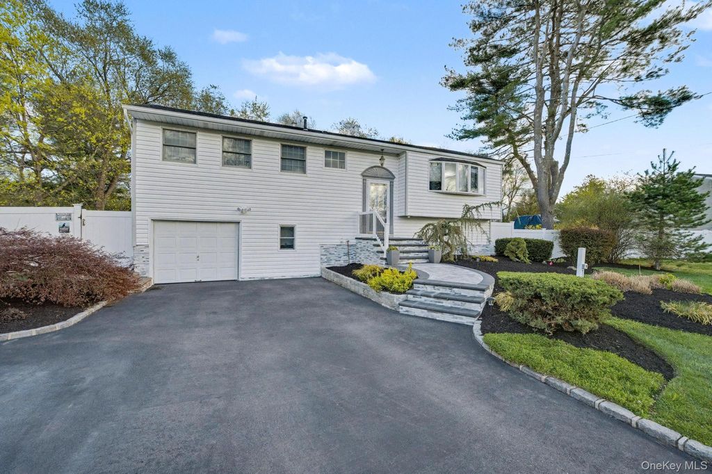 Photo of 27 Frontier Lane, East Northport, NY 11731 (MLS # 999548)