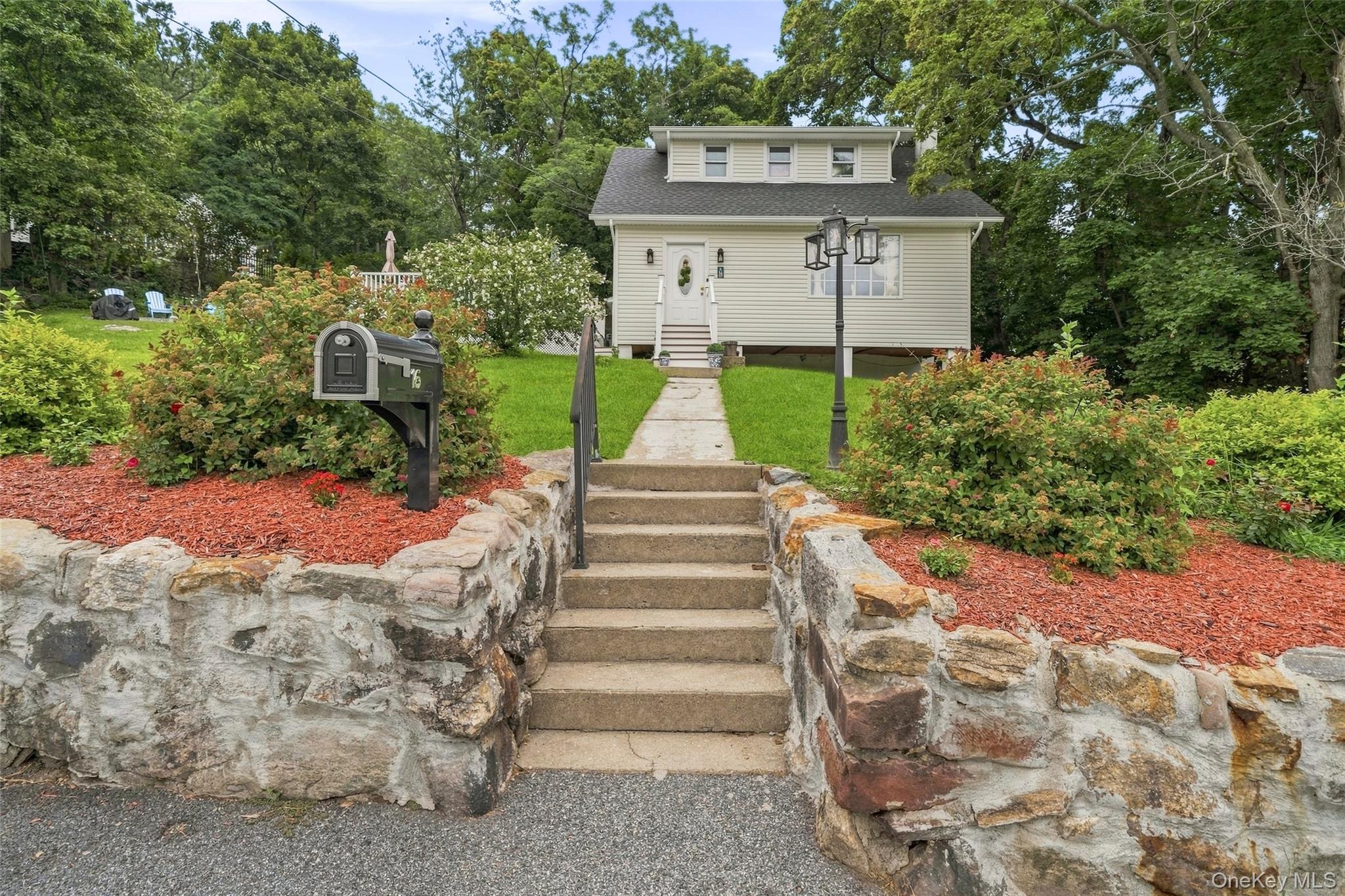16 Hillside Avenue