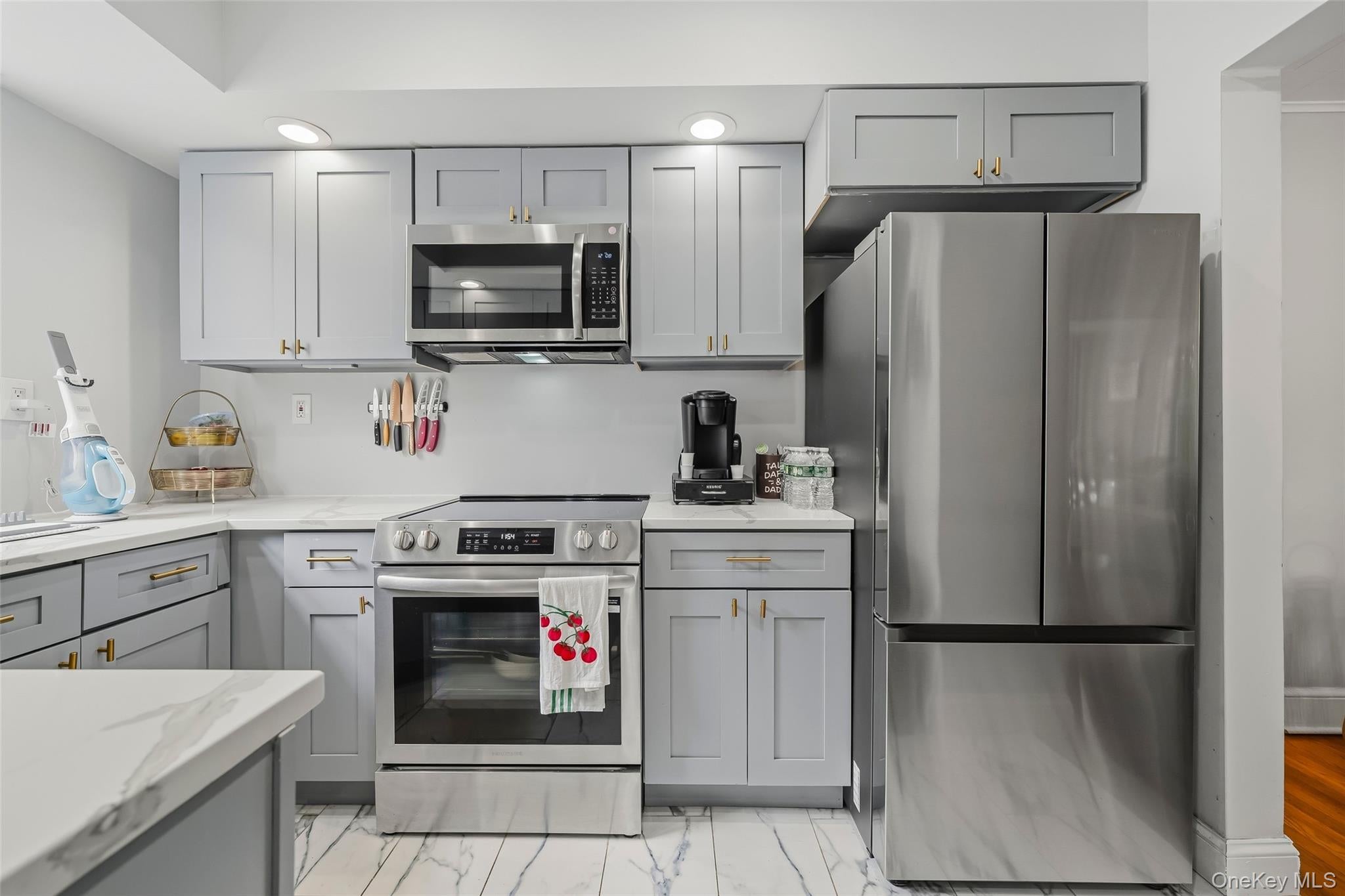 16 Hillside Avenue