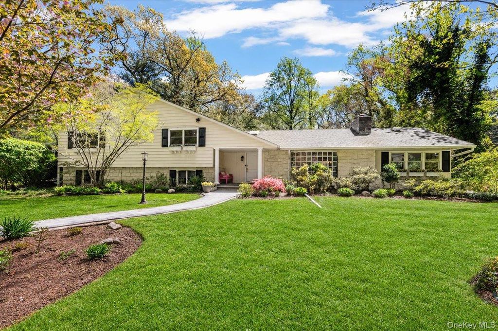 Photo of 5 Fox Lane, Locust Valley, NY 11560 (MLS # 990449)