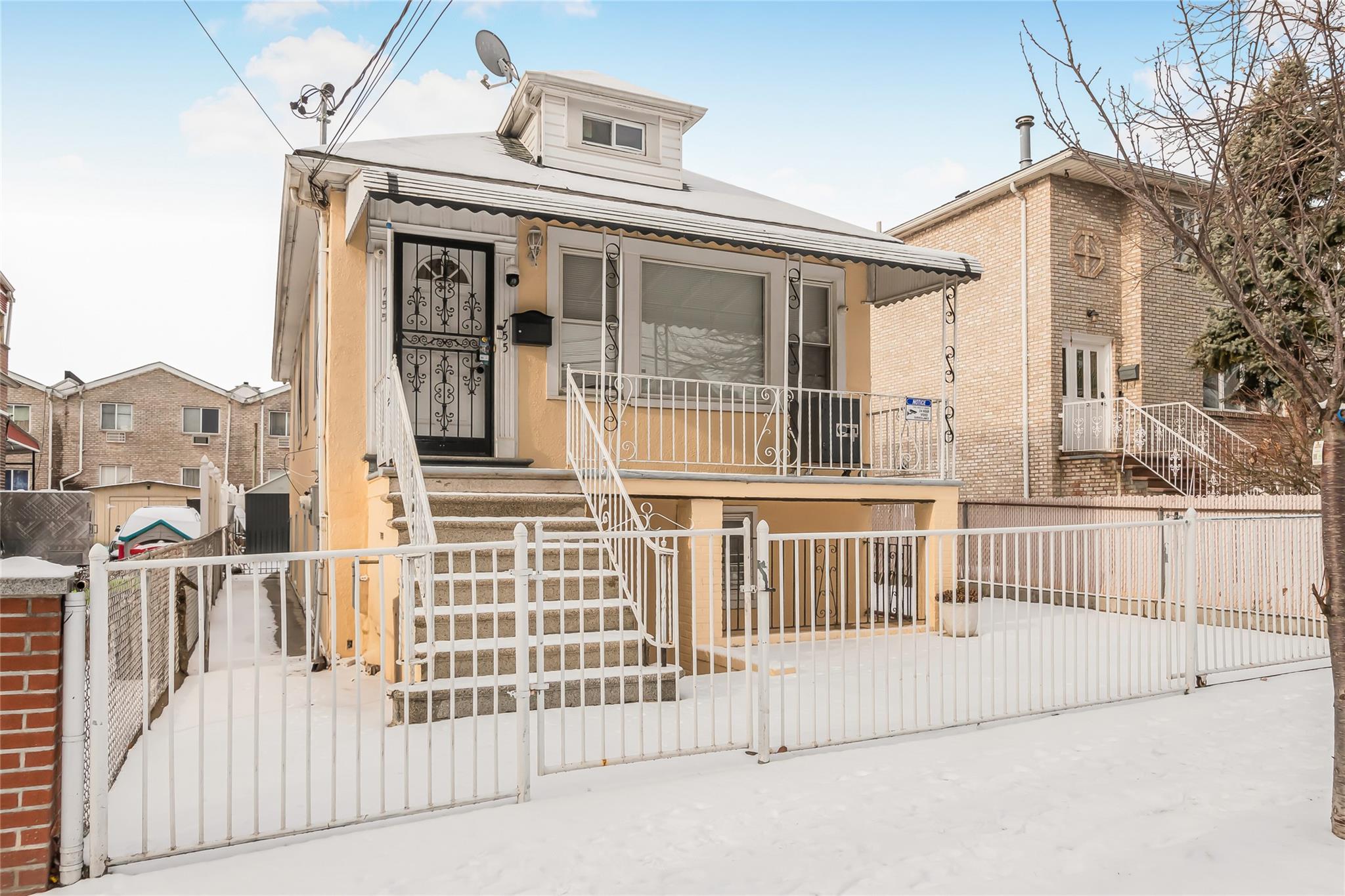 Calhoun Avenue, Bronx, New York - 4 Bedrooms  
2 Bathrooms - 