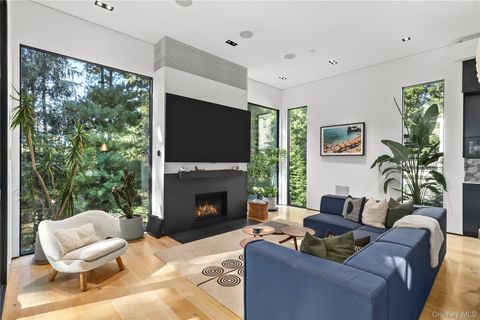 Tiny photo for 95 N Broadway, Irvington, NY 10533 (MLS # 961739)