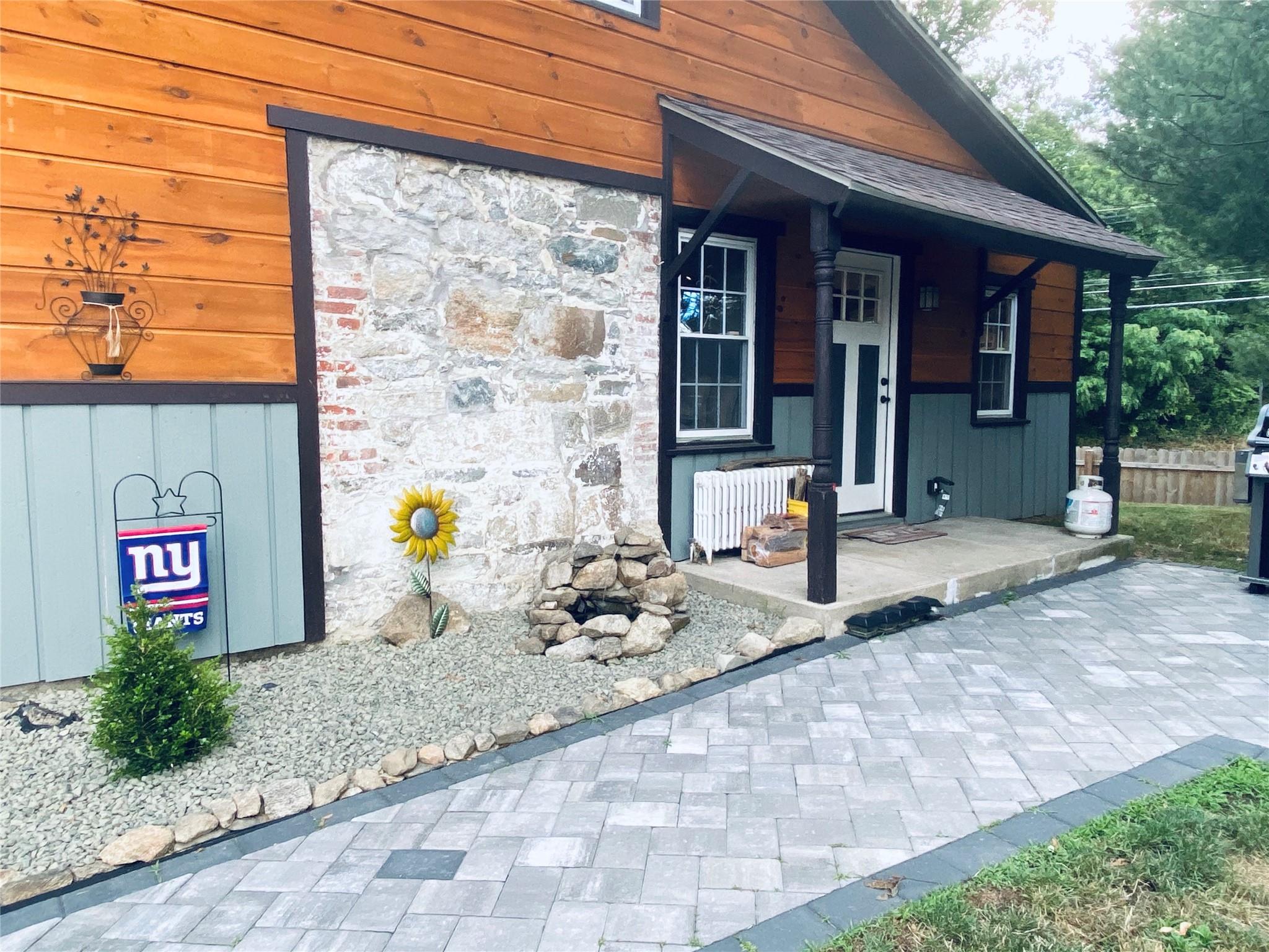 139 E Hammond Road, Stony Point, New York image 2
