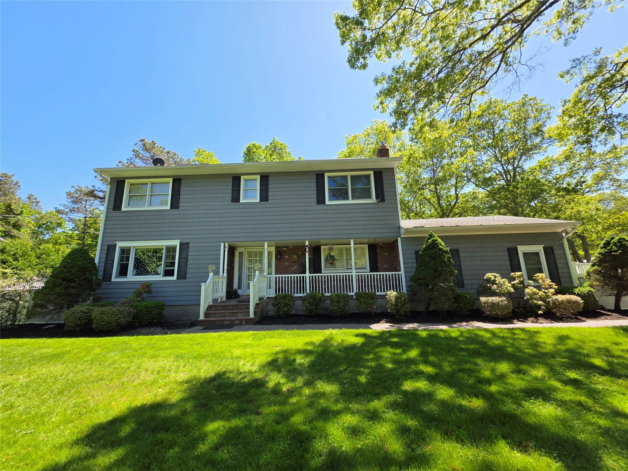 Property for Sale at Anchor Street, Riverhead, Hamptons, NY - Bedrooms: 4 
Bathrooms: 4  - $899,000