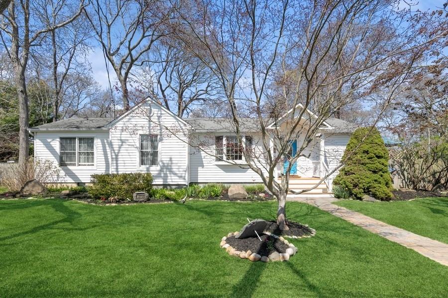 17 Columbus Street, East Patchogue, New York image 1