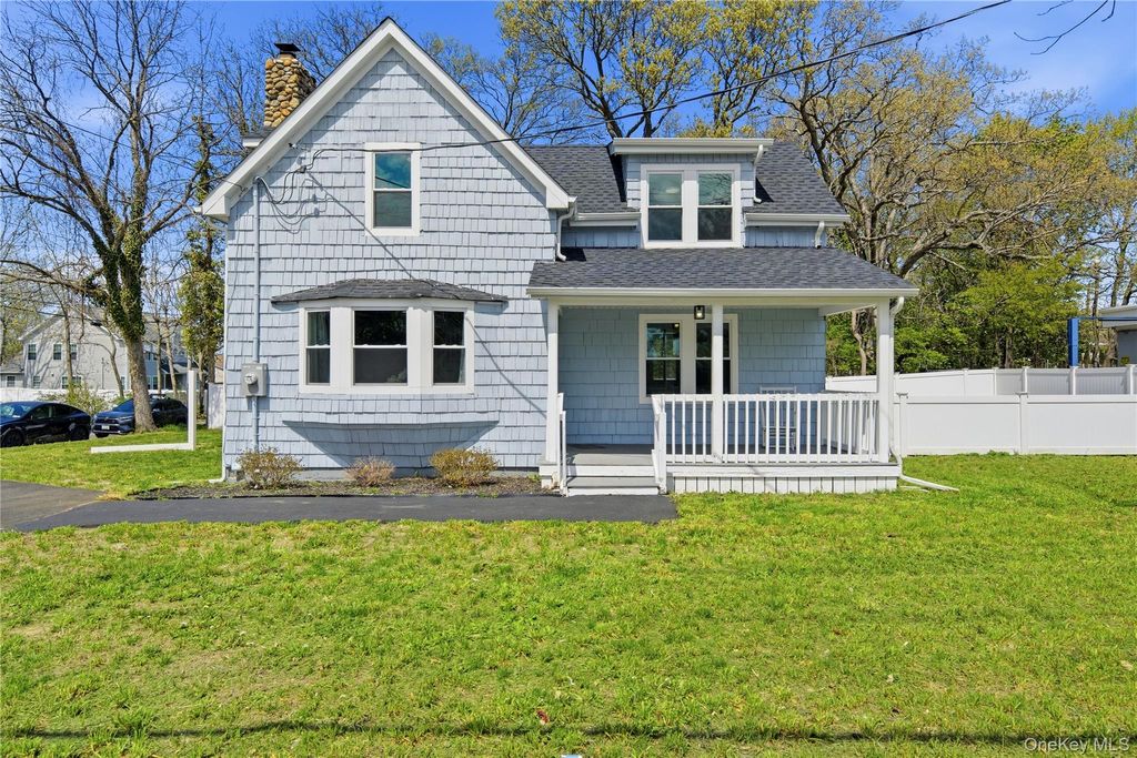 Photo of 749 E Main Street, Kings Park, NY 11754 (MLS # 992841)